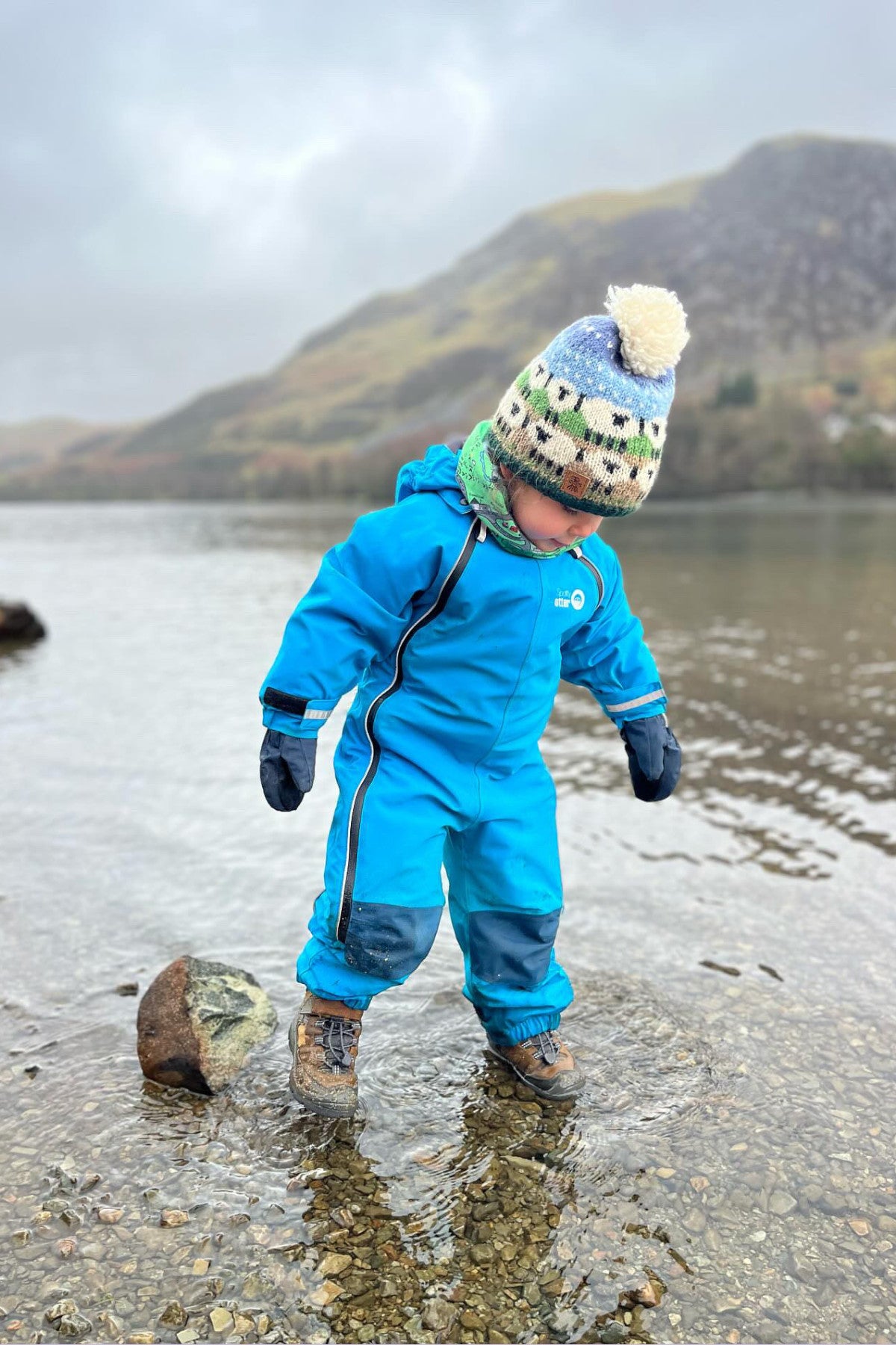 Kids Snowy Sheep Bobble Hat
